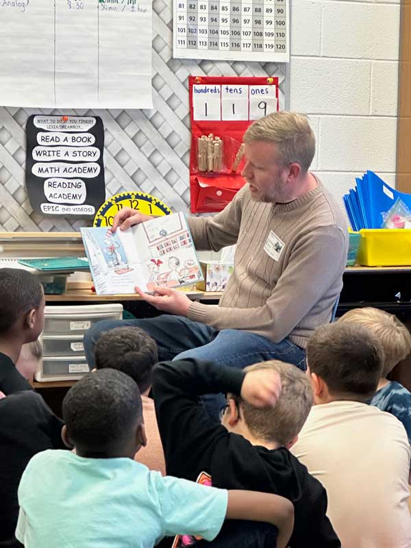 David Hudson reading to a classroom